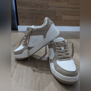 Alo White and Tan Sneakers Unisex M10/W11.5